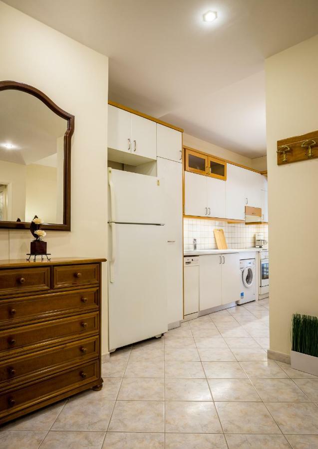 Classy 2 Bedroom Apartment Near Acropolis & Metro Athens Luaran gambar