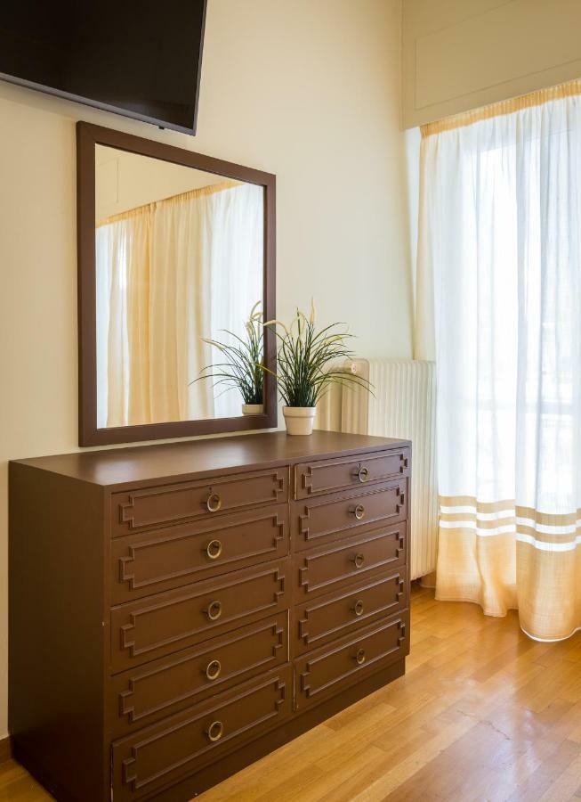 Classy 2 Bedroom Apartment Near Acropolis & Metro Athens Luaran gambar