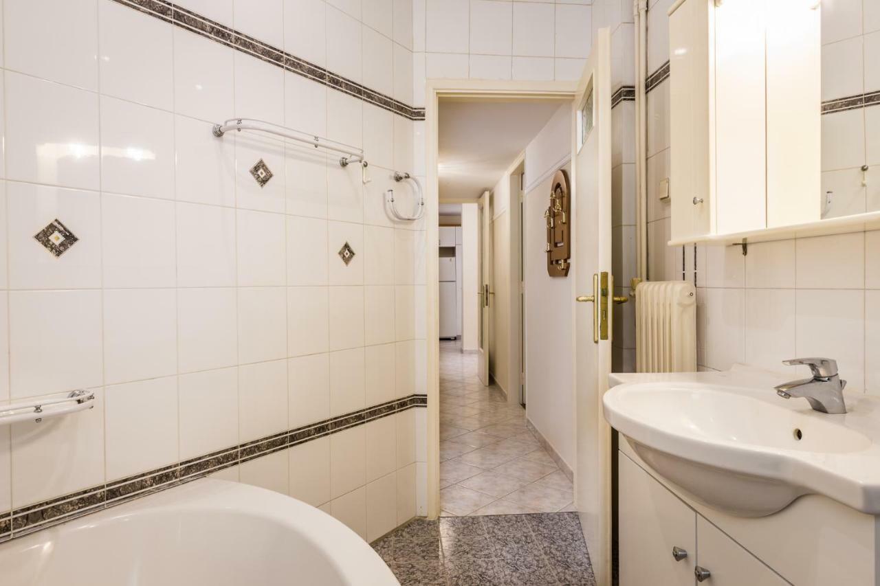 Classy 2 Bedroom Apartment Near Acropolis & Metro Athens Luaran gambar